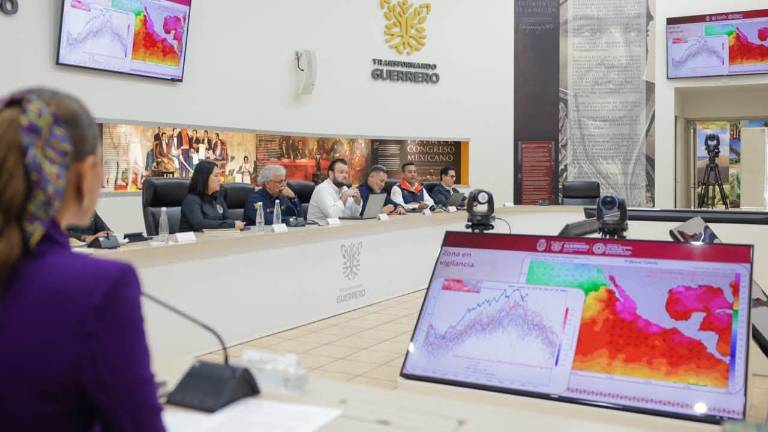 Declaran sesión permanente del Consejo Estatal de Protección Civil de Guerrero ante los efectos del huracán Polo.