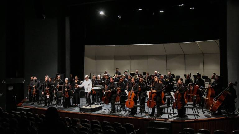 La Orquesta Sinfónica Sinaloa tocó bajo la dirección de su director fundador, el maestro Gordon Campbell.
