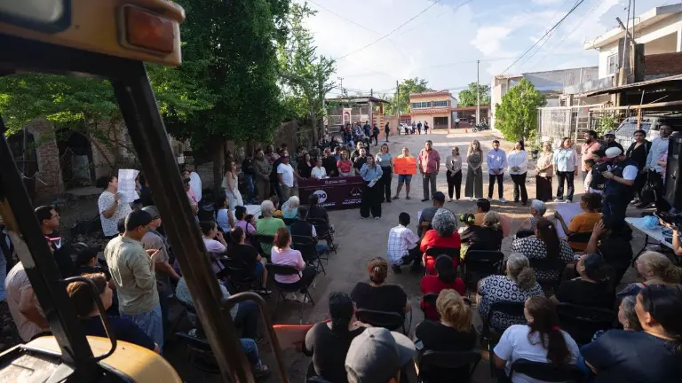 Autoridades municipales dieron el banderazo de inicio a la pavimentación de la Calle Arnulfo Rodríguez, en Las Cucas.