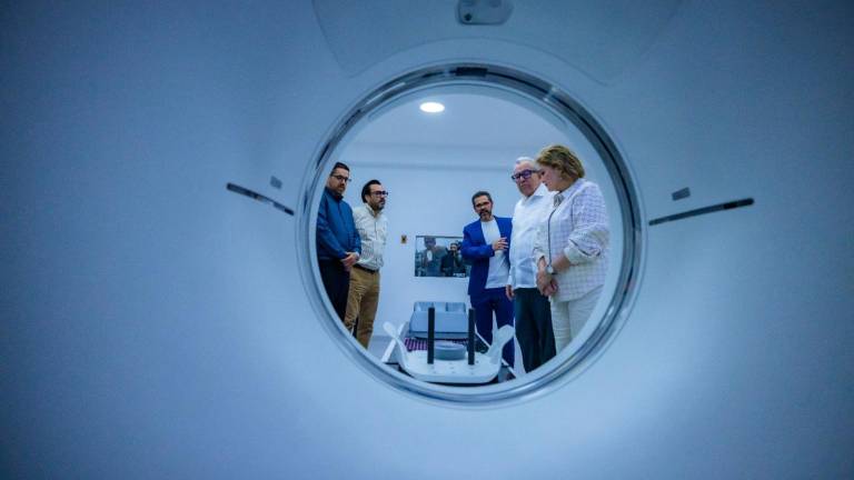 El Gobernador de Sinaloa inauguró en Culiacán el Centro Estatal de Radioterapia.
