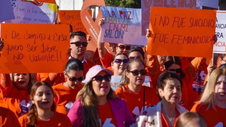 Marcha en Ahome en contra de la violencia hacia las mujeres.