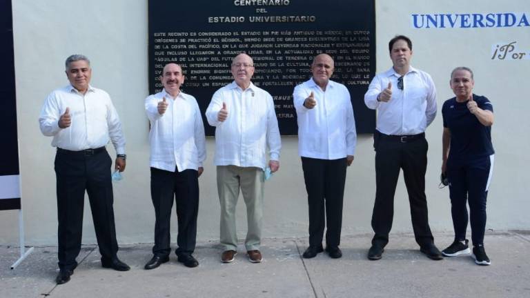 Coloca UAS placa conmemorativa de los 100 años del Estadio Universitario