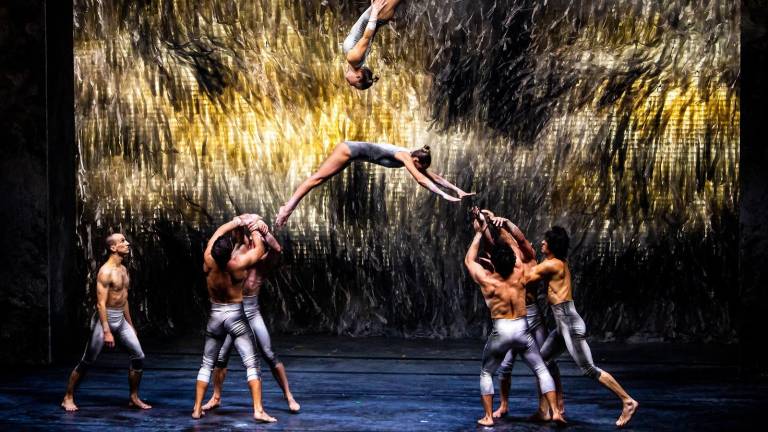 El espectáculo de ‘Cirque danse’, un género creado por la compañía Recirquel, presenta una coreografía de su director Bence Vági.