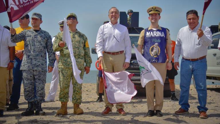 Autoridades, encabezadas por el Alcalde Antonio Menéndez, dieron el banderazo al operativo de seguridad en Ahome desde la playa El Maviri.