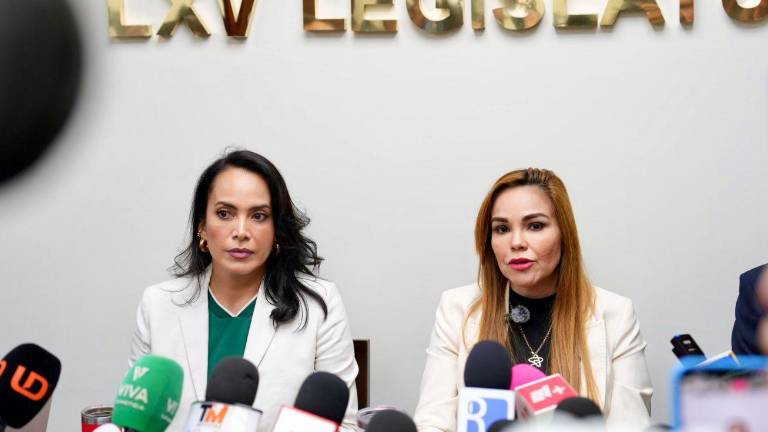 La Diputada local por el PRI, Paola Gárate Valenzuela, exige que se investigue corona fúnebre dejada en su domicilio.