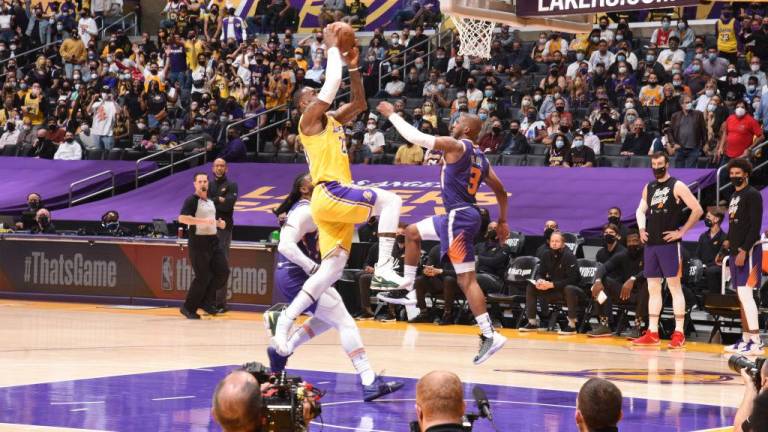 Phoenix Suns completa el golpe: elimina al campeón Los Ángeles Lakers