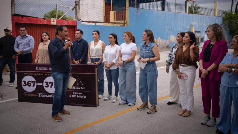 El Gobierno de Culiacán entregó en la Colonia 5 de mayo la pavimentación de siete calles.