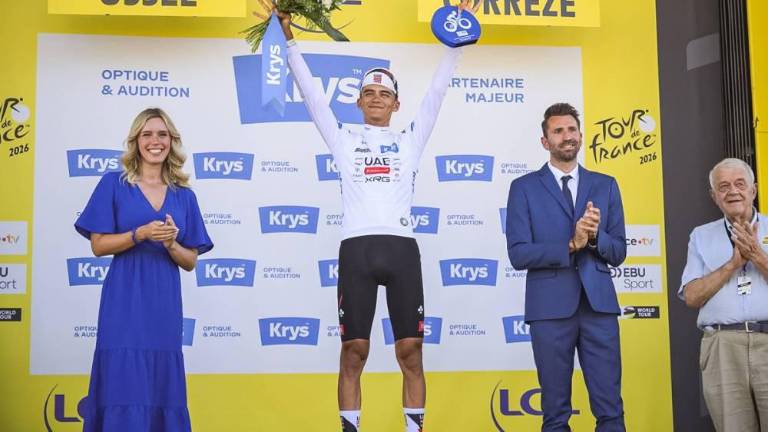 Isaac del Toro mantuvo el liderato entre los jóvenes con el maillot blanco.