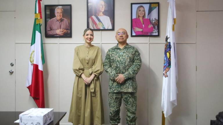 Estrella Palacios se reunión con el Comandante Héctor Ávila Alcocer.