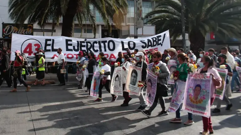 Movilización de estudiantes y familiares de los jóvenes desaparecidos de Ayotzinapa.