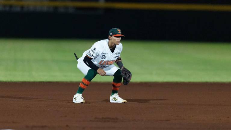 Álex Tolosa juega la tercera base.