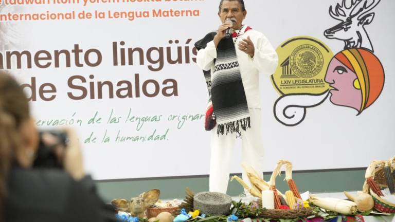 Los oradores indígenas presentes en el Parlamento Lingüístico de Sinaloa.