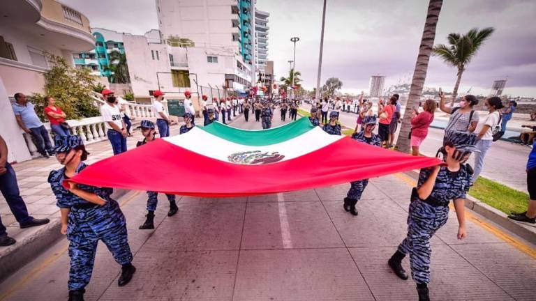 Este domingo 20 se realizará el desfile revolucionario por un tramo del paseo costero de Mazatlán.