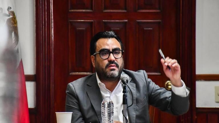 El Alcalde de Culiacán Juan de Dios Gámez Mendívil entrega en el Cabildo el Primer Informe de Gobierno.