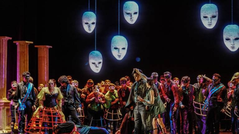 La ópera Un Baile de Máscaras, del compositor italiano Giuseppe Verdi cobró vida en el Teatro Ángela Peralta.