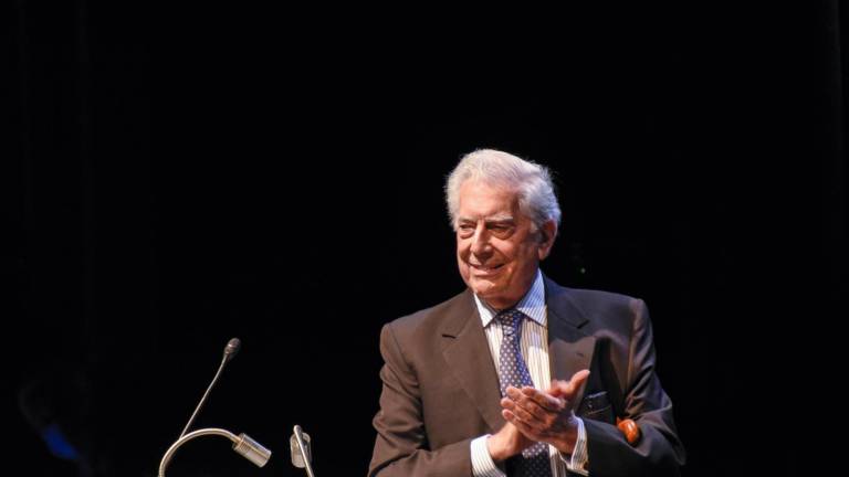 Inaugura Mario Vargas Llosa la Bienal que lleva su nombre
