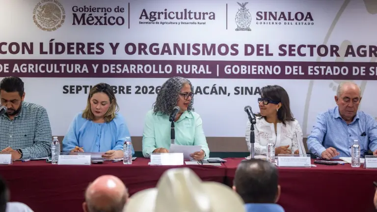 La Secretaria de Agricultura Columba López se reúne en privado con productores agrícolas de Sinaloa.