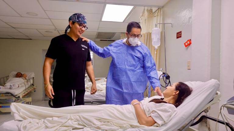 Dieciséis mujeres que superaron el cáncer de mama recibirán cirugías gratuitas de reconstrucción mamaria en Sinaloa.