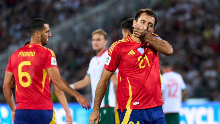 España derrota 3-0 a Bulgaria.