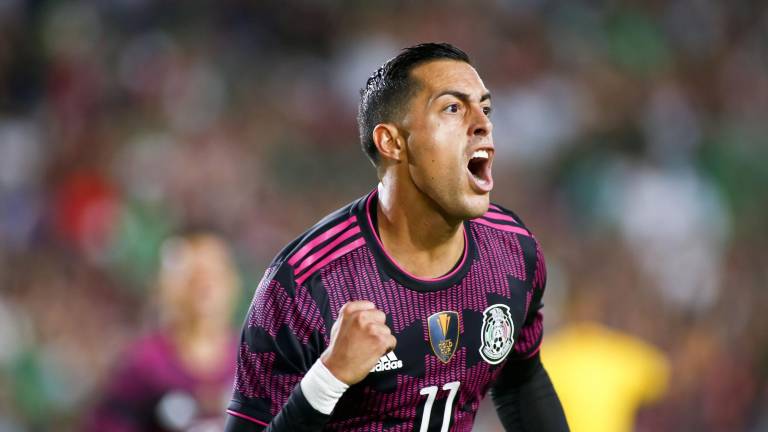 Rogelio Funes Mori debutó con el Tricolor y marcó su primer gol como seleccionado mexicano.
