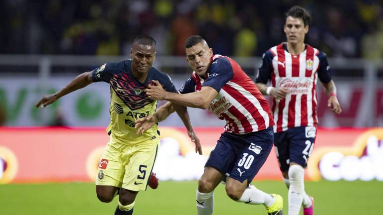 Chivas arrebató empate al América en el Azteca con polémico arbitraje