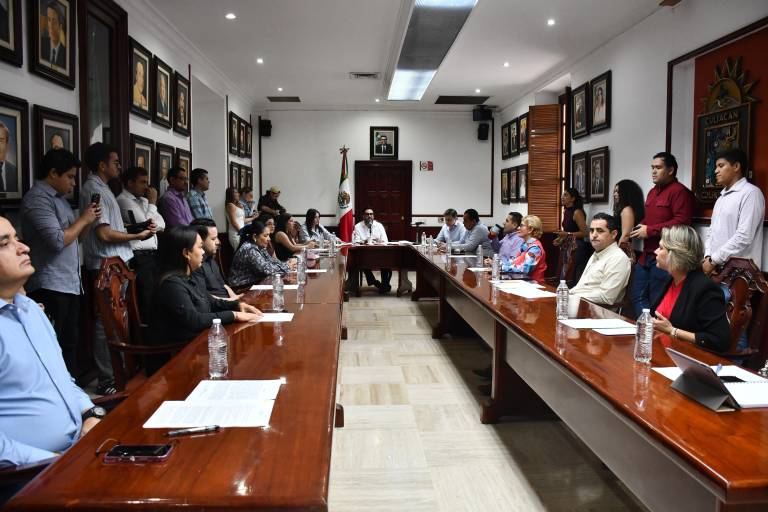 A petición de regidora, Cabildo de Culiacán guarda minuto de silencio por víctimas de la violencia