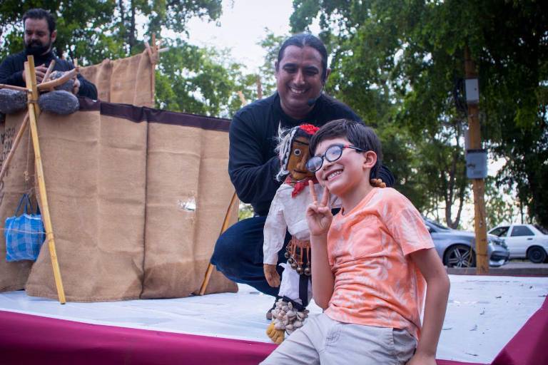 Disfrutan familias de los títeres en ‘Itiner-Arte’