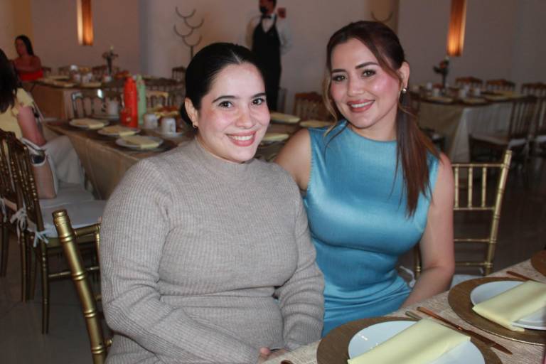 Celebran con mariachi y gran fiesta a las mamás Senda en su día