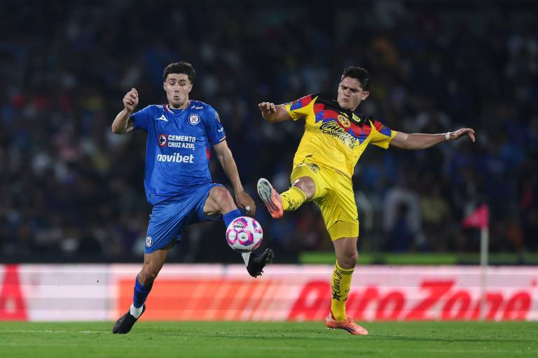 Cruz Azul remonta y vence al América en el Clásico Joven