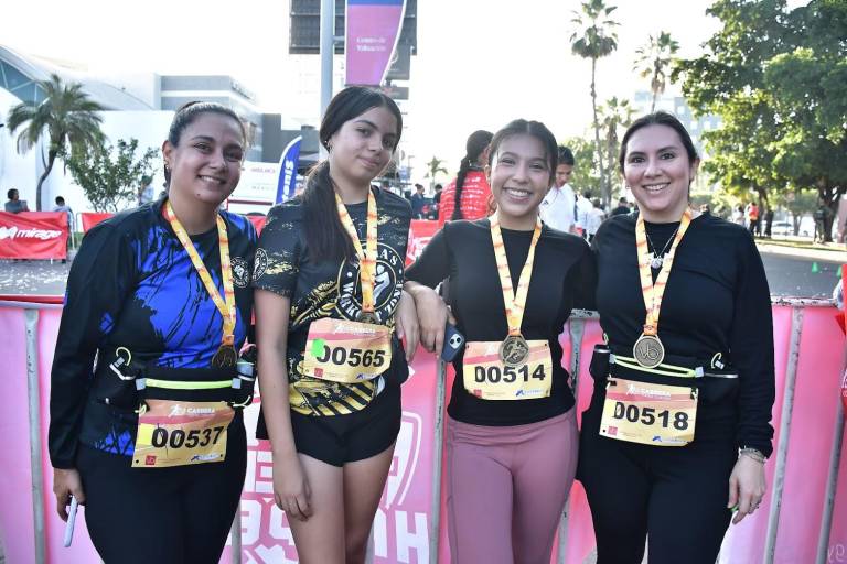 Festejan corriendo los 50 años de Mueblerías Valdez Baluarte