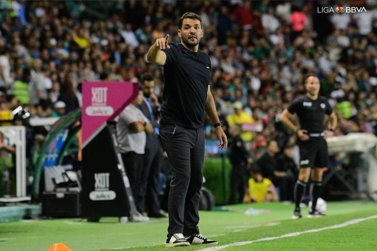 Larcamón confirma continuidad tras eliminación de Cruz Azul en la Intercontinental