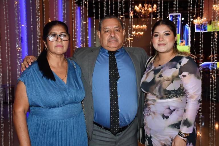 Bailan y se divierten al máximo los bomberos de Culiacán