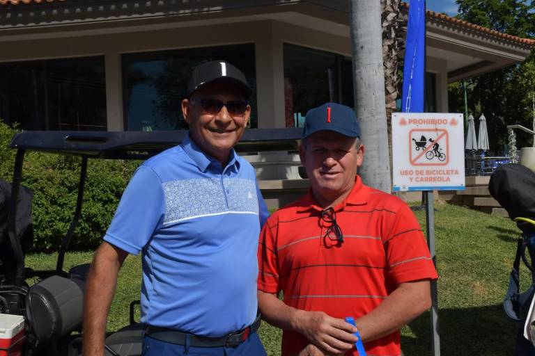 Disfrutan de un torneo más de Golf en el Country Club