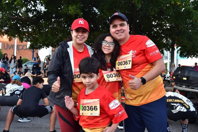 Festejan corriendo los 50 años de Mueblerías Valdez Baluarte