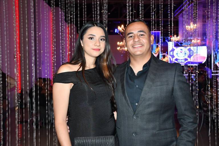 Bailan y se divierten al máximo los bomberos de Culiacán