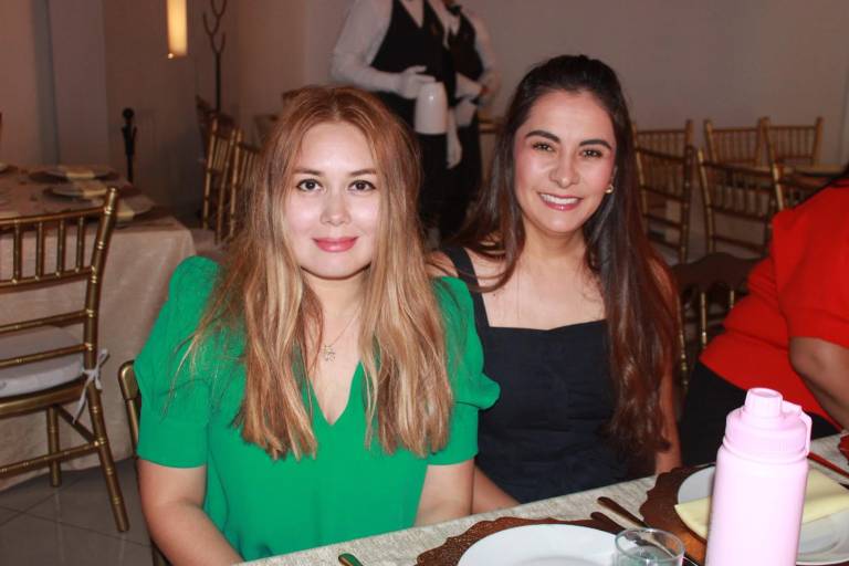 Celebran con mariachi y gran fiesta a las mamás Senda en su día