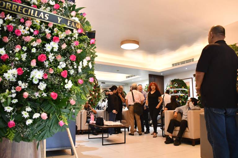 Despiden a la maestra Jesamel, asesinada en fuego cruzado en Altata