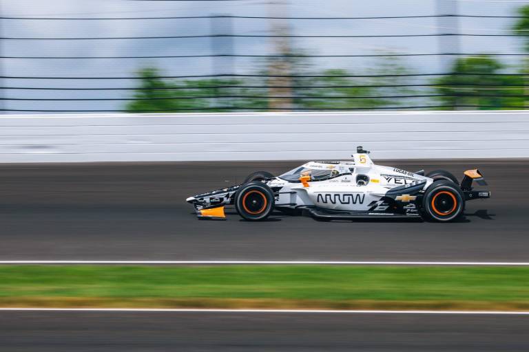 Pato O’Ward roza el podio en Indianápolis y finaliza cuarto