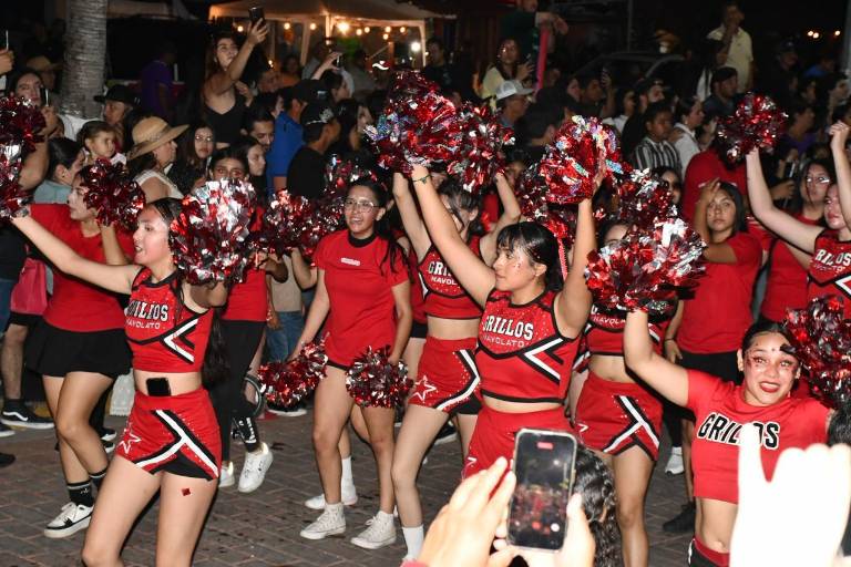 Disfrutan de ‘Oleajes de Alegría’ en el tradicional Carnaval de Altata 2026