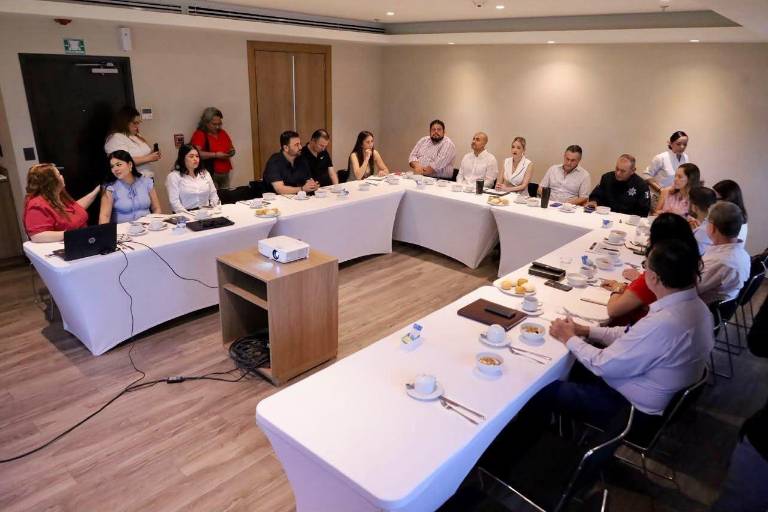 Reunión de la Intercamaral de Mazatlán con la Alcaldesa Estrella Palacios Domínguez.