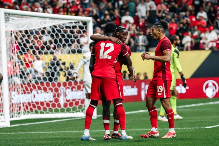 Canadá tiene un debut espectacular al golear a Honduras
