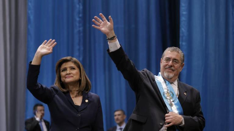 Bernardo Arévalo jura como Presidente de Guatemala, tras tumultuosa sesión parlamentaria