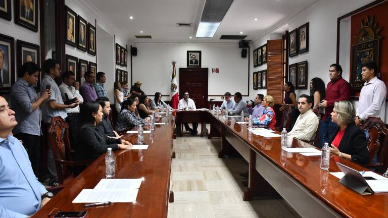Sesión de Cabildo en Culiacán donde se guardó un minuto de silencio por las víctimas de la violencia.