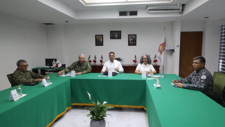 Reunión del Gabinete de Seguridad con la Gobernadora de Sinaloa Graciela Domínguez Nava en la Tercera Región Militar, en Mazatlán.