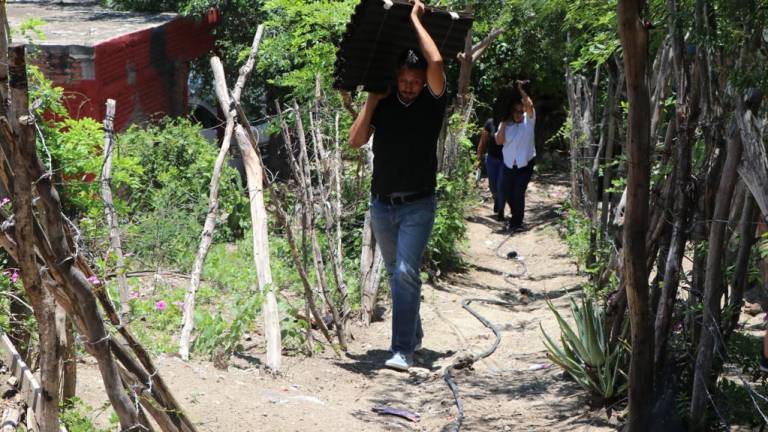 Familias de la zona rural de Mazatlán reciben apoyos