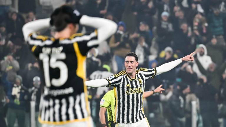 Dusan Vlahovic abrió la cuenta goleadora de la Juventus al anotar los dos primeros goles del encuentro.
