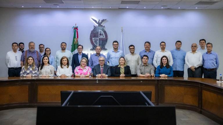 Reunión de Rubén Rocha Moya, tras retomar el cargo como Gobernador de Sinaloa, con el Gabinete.