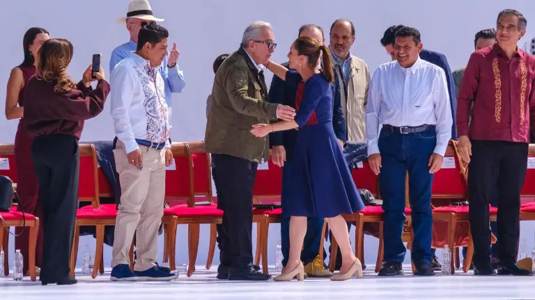 Rubén Rocha Moya estuvo presente en el acto encabezado por la Presidenta Claudia Sheinbaum este sábado en el Zócalo capitalino.