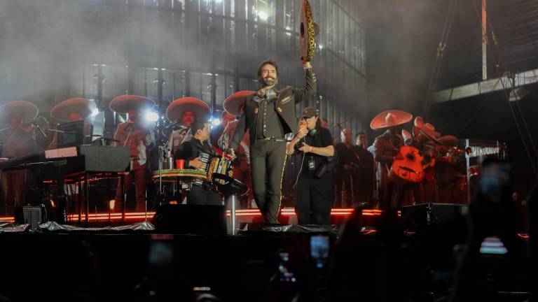 Alejandro Fernández abarrota La Minerva con su concierto gratuito.