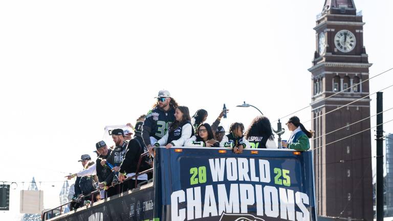 Los Seahawks vencieron 29-13 a los Patriots y celebraron con un desfile histórico en casa.